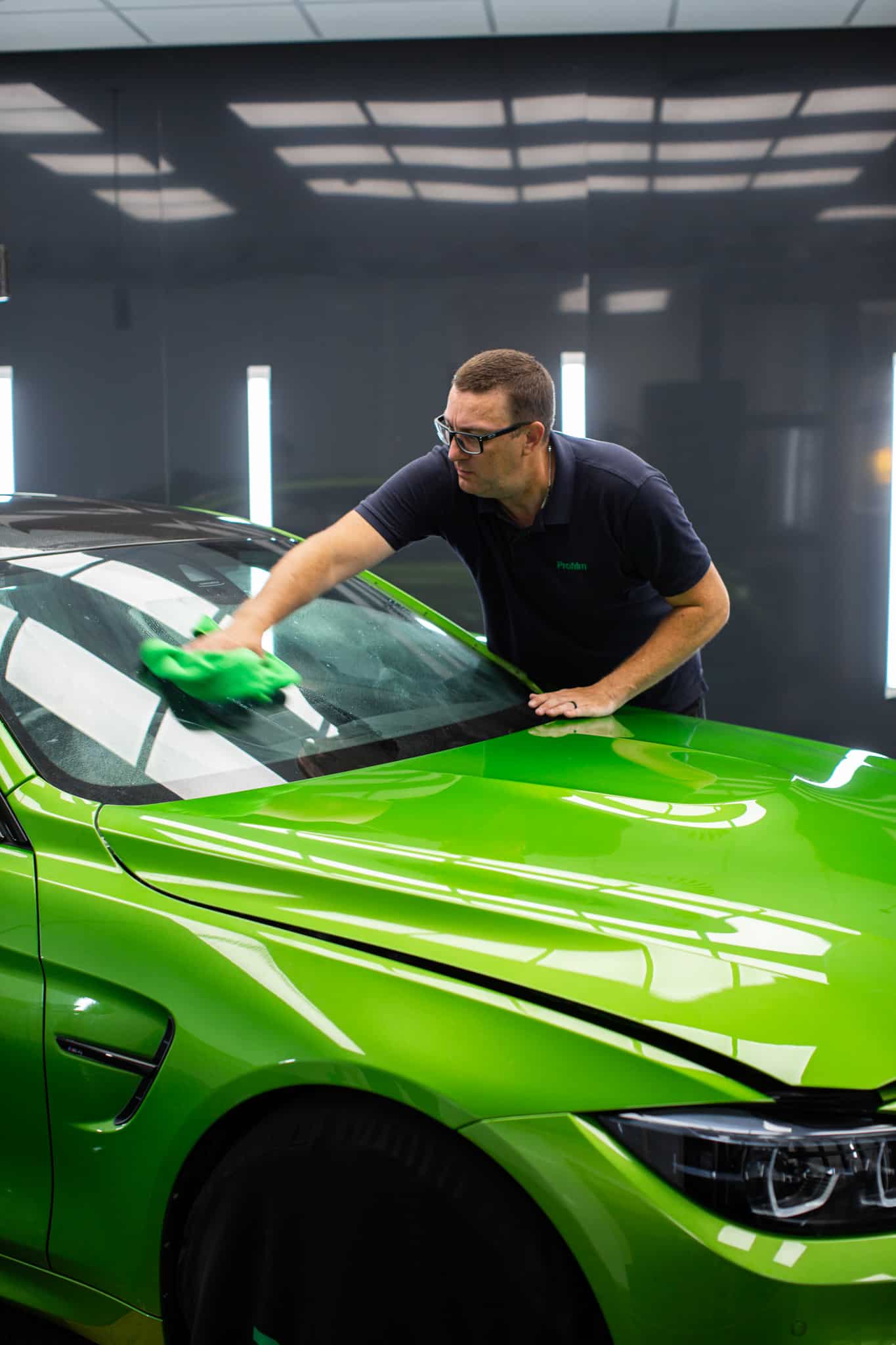 beneficios de instalar Windshield Protection Film en tu coche